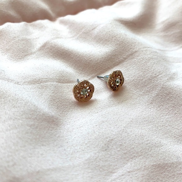 rose gold flower earrings - Picture 2 of 2